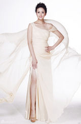 组图：戴娇倩最新写真 显露女王大气范儿