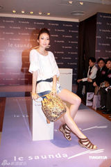 幻灯图：李彩华泰国买楼  Jessica C等名模走秀