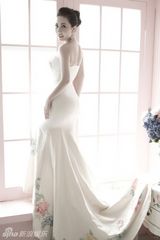 组图：时尚新民歌手丁晓红秀性感身材