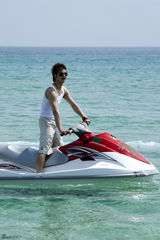 幻灯图：《无懈可击》奉献视觉大餐 沙滩男女养眼