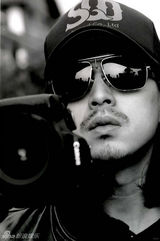 组图：李威化身狠男人拍写真 秀狂放桀骜型男魅力