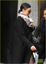 组图：米兰达-可儿冬日温暖街拍 黑丝大秀性感美腿