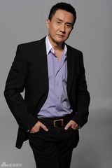 组图：张志坚雅痞范写真熟男魅力