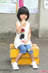 组图：贾静雯拍戏展母爱 不敌岁月脸上现皱纹