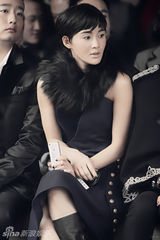 组图：陈燃变身时尚小魔女 清爽短发灵气逼人