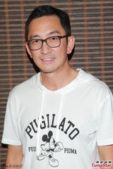 组图：《M Club》拍杀青戏 吴启华大方请吃饭