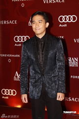 幻灯：亚洲电影大奖红毯 梁朝伟帅气逼人