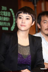 组图：毕晓海送郝蕾“第五张画” 祝“妈妈”骑金马