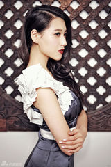 组图：宁丹琳拍优雅写真诠释性感女人味