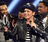 组图：全英最佳男艺人揭晓 火星哥兴奋捧奖