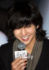 幻灯图集：金基范黄宝拉甜蜜亮相宣传《注文津》