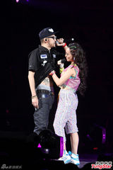 组图：人妻关颖后体位骚夹热狗 嘟嘴激吻