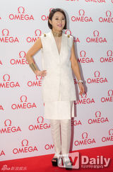 组图：f(x)Sulli刘亚仁权相佑等出席名表展示会