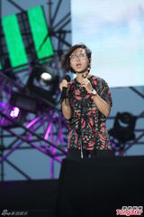 组图：周笔畅信乐团出席音乐派对 2NE1压轴献唱