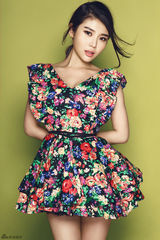 组图：徐冬冬曝春夏写真性感妩媚