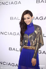 组图：范玮琪时尚范儿站台 昆凌打扮密实不敢露