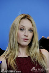 高清组图：《双重恶魔》发布会 女星塞尼耶显娇媚