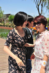 高清图：刘孜为爱子摆百日宴 圈内好友齐聚送祝福