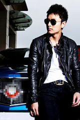 幻灯图：贾乃亮拍汽车大片酷帅摩登 