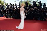组图：评委妮可-基德曼深V白裙性感惊艳