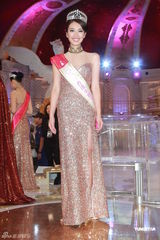 组图：2012港姐冠亚季军后台合影