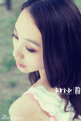 幻灯图：卢倩文花样青春纯情写真 演奏岁月之歌