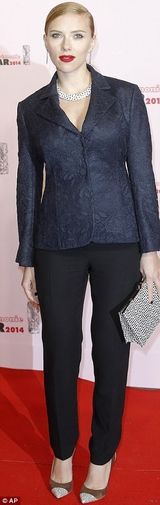 组图：斯嘉丽-约翰逊怀孕后公开亮相 笑容满面