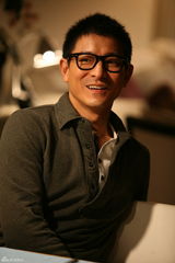 高清图：《未来警察》曝华仔大S拥吻照 2月5日公映 