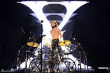 组图：X JAPAN香港开唱 YOSHIKI半裸打鼓引尖叫