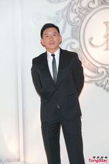 组图：汪圆圆婚礼甜蜜长吻 吴君如李嘉欣等到场