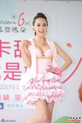 组图：人妻关颖性感挤奶 不怕老公吃醋