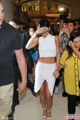 组图：蕾哈娜现身香港迟到两小时两分钟快闪