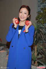 组图：杨怡再与马国明合作 称其不敢加亲热戏