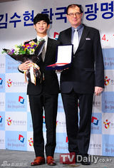 组图：韩星金秀炫出任韩国观光公社名誉宣传大使