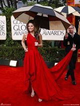 高清组图：金球奖红毯 玛丽亚-曼努诺斯红色礼服秀