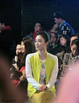 组图：王丽坤撞色运动风 素颜女神演绎活力绽放