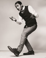 组图：陈坤登杂志封面 搞怪造型尽显诙谐幽默