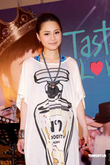 幻灯图：阿娇(钟欣桐)为洪卓立音乐会打气 力挺好友阿Sa(蔡卓妍)