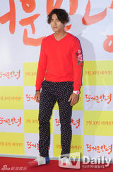 组图：FTIsland朴信惠CNBLUE等捧场李洪基新片