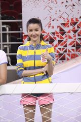 组图：时尚妆点明星运动会 名人变身运动达人