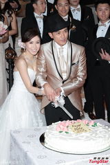 组图：黄长兴大婚众艺人道贺 三轮豪车霸气接亲