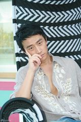 高清组图：《成都，我爱你》主创海滩漫步轻松惬意