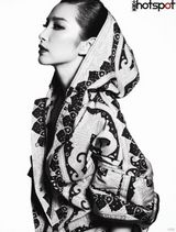 组图：李冰冰登《大周末》封面 从小有武侠情结