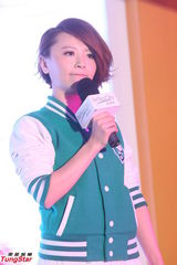 组图：黄雅莉自曝首次触电趣事