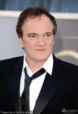 组图：导演昆汀-塔伦蒂诺携女伴亮相红毯