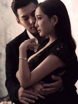 组图：严屹宽杜若溪携手登封面 在一起最幸福