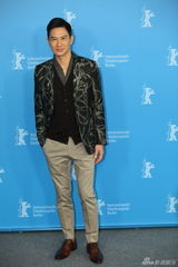 组图：柏林《魔警》见面会 吴彦祖张家辉亮相