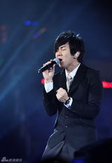 组图：李宇春林俊杰开唱 众星为Selina俞灏明祈福