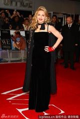 组图：麦当娜半露酥胸造势《倾国之恋》伦敦首映
