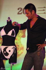 组图：邵兵亮相时尚盛典获大奖 成熟魅力引爆全场